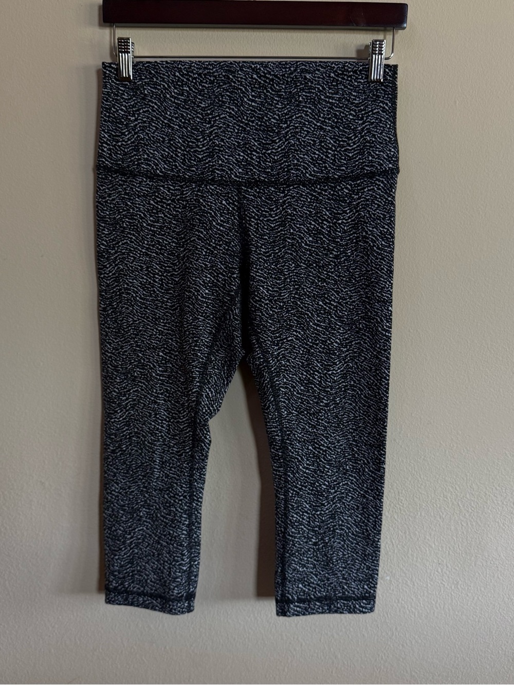 Lululemon Black & White Speckled Capri Leggings